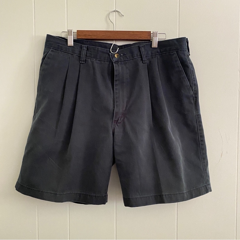 Timber Creek by Wrangler Men’s Navy Front Pleated Shorts. Size 36